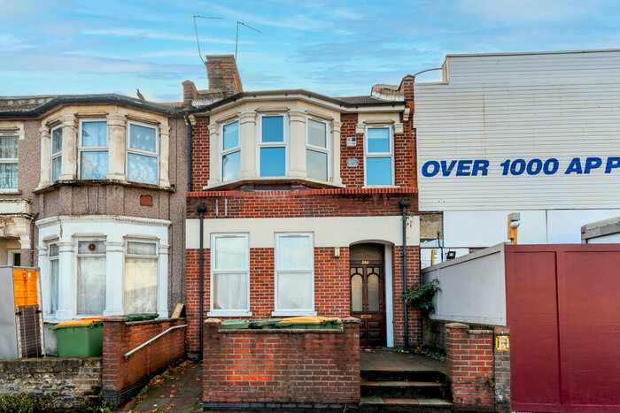 2 Bedroom Apartment To Rent In Barking Road, East Ham, E6