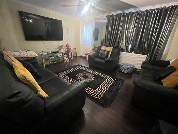 5 Bedroom Terraced House For Sale In Southwark Close, Stevenage, SG1