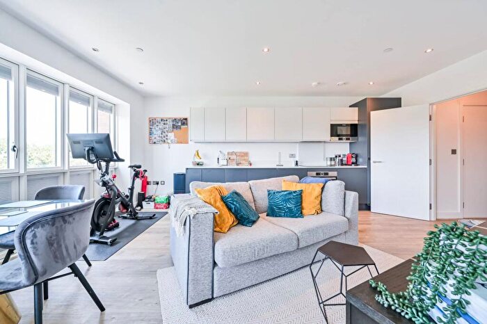 1 Bedroom Flat To Rent In Wansbeck Road, , Hackney Wick, London, E3