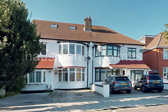 6 Bedroom Semi-Detached House For Sale In Highfield Avenue, NW11