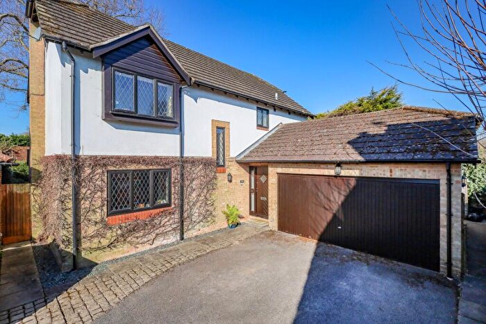 4 Bedroom Detached House For Sale In Bishearne Gardens, Liss, Hampshire, GU33