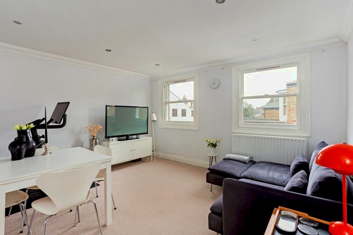 2 Bedroom Flat To Rent In St. Leonards Avenue, Windsor SL4