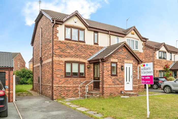 3 Bedroom Semi-Detached House For Sale In Church Meadow Road, Rossington, Doncaster, DN11