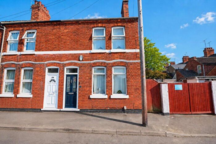 3 Bedroom End Of Terrace House For Sale In Robinson Road, Rushden, NN10