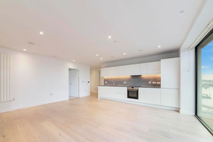 2 Bedroom Flat To Rent In Bonnet Street, London, E16