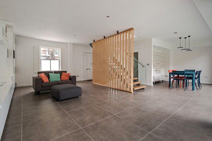 4 Bedroom Terraced House To Rent In Tottenham Road, London, N1