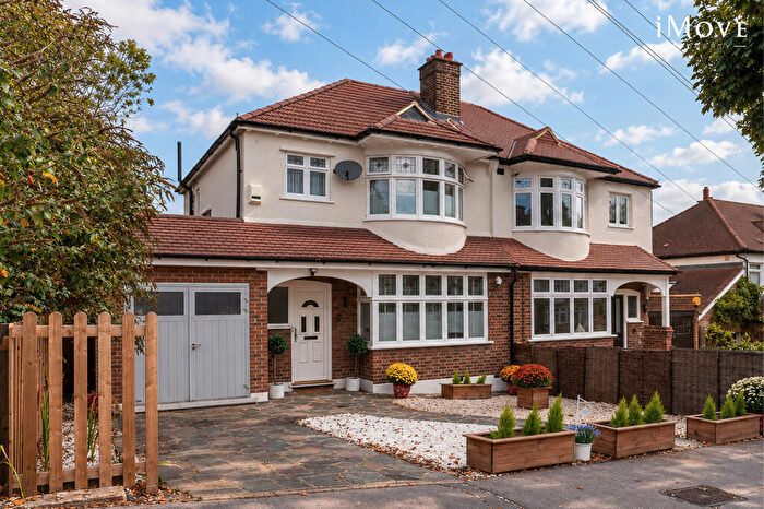 4 Bedroom Semi-Detached House For Sale In Convent Hill, London, SE19