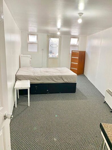 Studio To Rent In Haydon Road, Dagenham, RM8