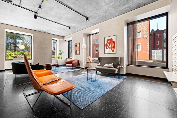 2 Bedroom Flat For Sale In Aspin Lane, Manchester, M4