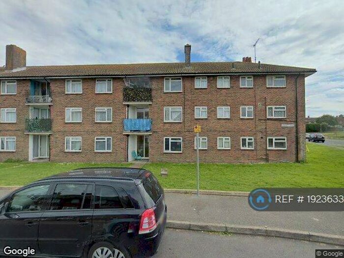 2 Bedroom Flat To Rent In Etchingham Road, Eastbourne, BN23