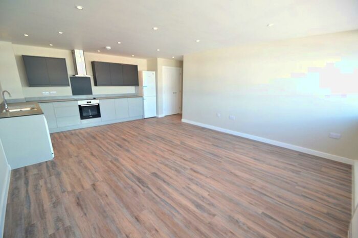 2 Bedroom Flat To Rent In Poole, BH15