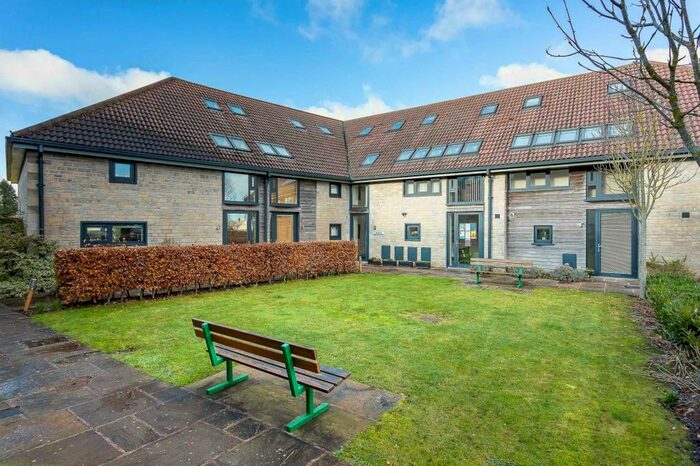 2 Bedroom Apartment To Rent In High Street, Marshfield, SN14