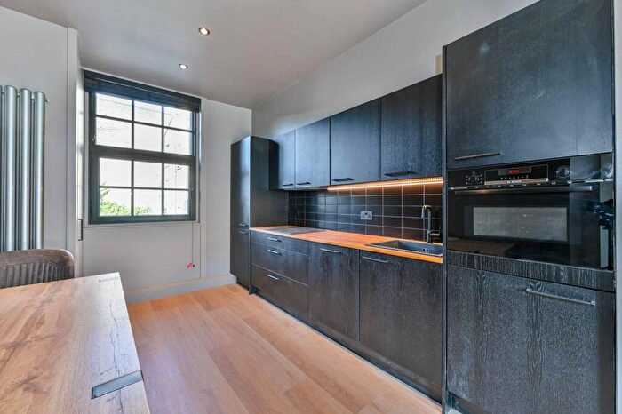 3 Bedroom Flat To Rent In Caledonian Road, Barnsbury, London, N1