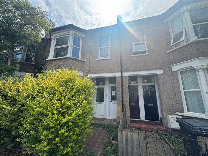 2 Bedroom Flat For Sale In Archer Road, London, SE25