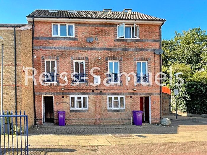 6 Bedroom Town House To Rent In Ambassador Square, London, E14