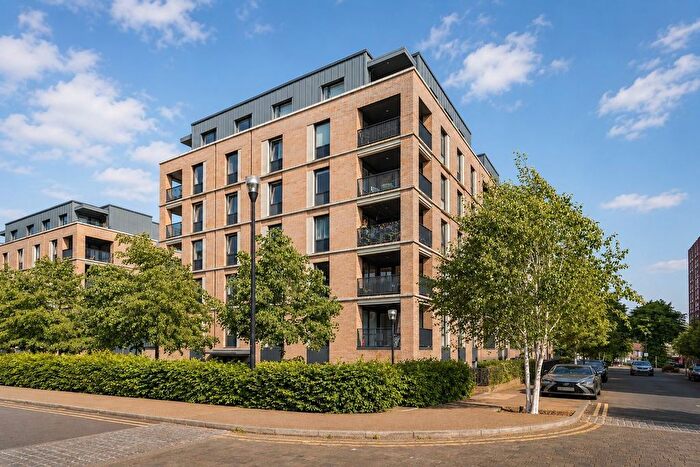1 Bedroom Flat For Sale In Denman Avenue, Southall, UB2