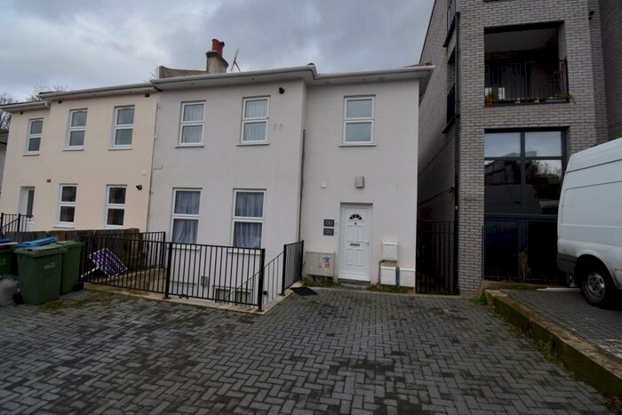 2 Bedroom Flat To Rent In Brookhill Road London, SE18