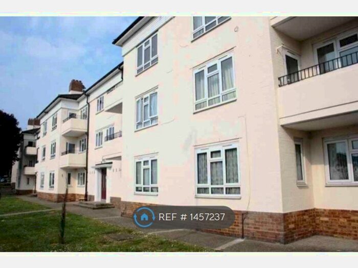 3 Bedroom Flat To Rent In Tylney Road, Bromley, BR1