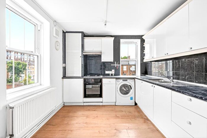 3 Bedroom Flat For Sale In Barnersbury House, Parkhurst Road, Islington, N7