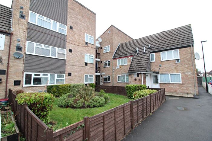 1 Bedroom Flat For Sale In Midsummer Avenue, TW4