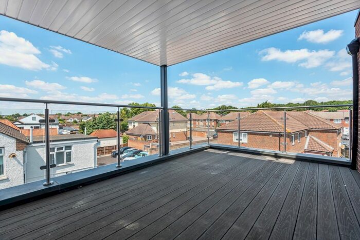 2 Bedroom Flat To Rent In Blackfen Road, Blackfen, Sidcup, DA15