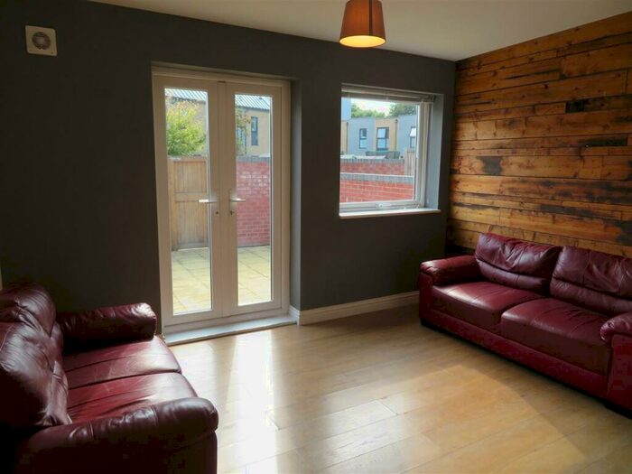 6 Bedroom House To Rent In Blackfriars Road, Southsea, PO5