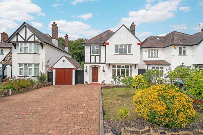 3 Bedroom Detached House For Sale In Whitgift Avenue, South Croydon, CR2