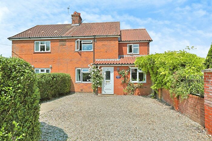 3 Bedroom Semi Detached House For Sale In Dereham Road, Garvestone, Norwich, NR9