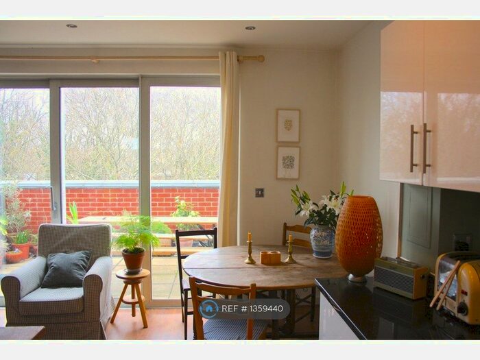 2 Bedroom Flat To Rent In Manor Road, London, N16