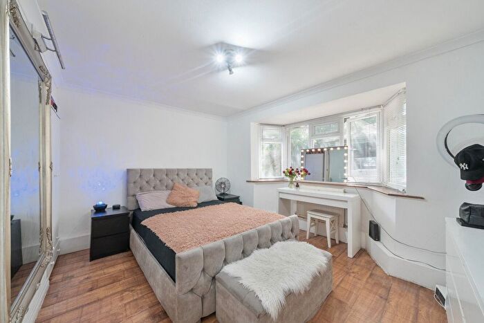 2 Bedroom Flat For Sale In Thicket Terrace, Anerley Road, Anerley, London, SE20