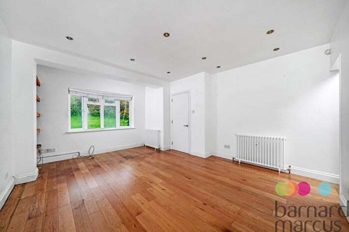 3 Bedroom Property To Rent In Stangate Crescent, Borehamwood, WD6