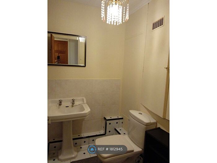 2 Bedroom Flat To Rent In Chiltern Coleman St., Southend, SS2