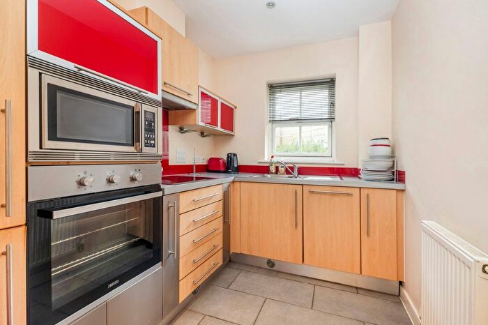 2 Bedroom Flat To Rent In Canal Boulevard, Camden, NW1