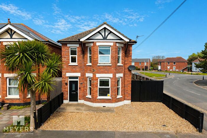 2 Bedroom Detached House For Sale In Castlemain Avenue, Bournemouth, BH6