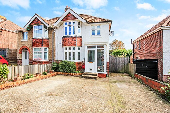 3 Bedroom Semi-Detached House For Sale In Wakefield Road, Midanbury, SO18