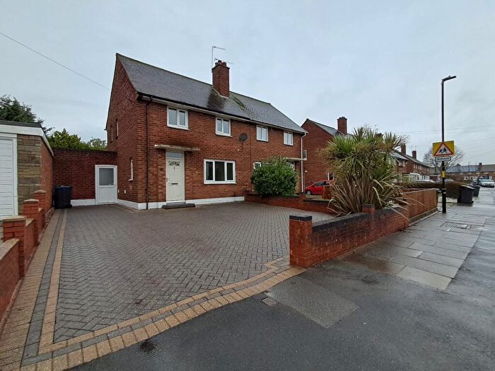 3 Bedroom Semi Detached House To Rent In Hillstone Road, Birmingham, B34