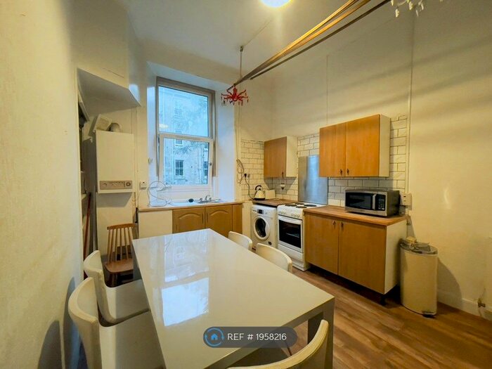3 Bedroom Flat To Rent In Bentinck St, Glasgow, G3