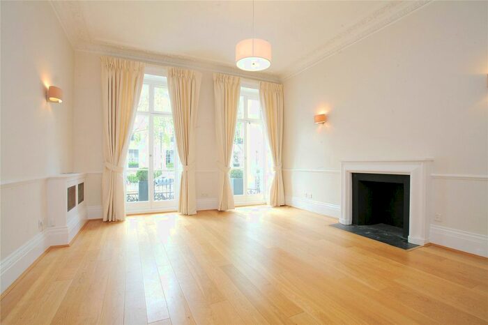 3 Bedroom Flat To Rent In Sumner Place, South Kensington, London, SW7