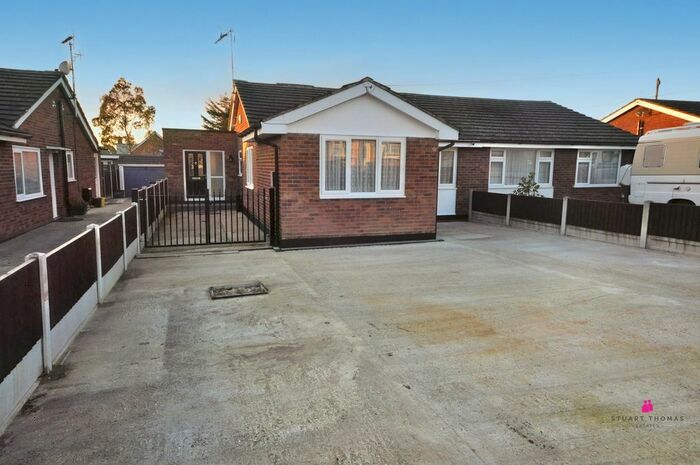 4 Bedroom Semi-Detached Bungalow To Rent In Hazlemere Road, Benfleet, SS7