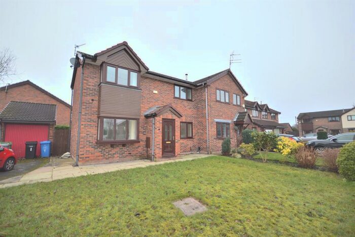 3 Bedroom Semi-Detached House To Rent In Pasturefield Close, Sale, M33