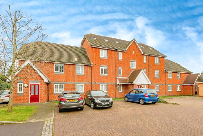 2 Bedroom Apartment For Sale In Tilers Close, Merstham, Redhill, RH1