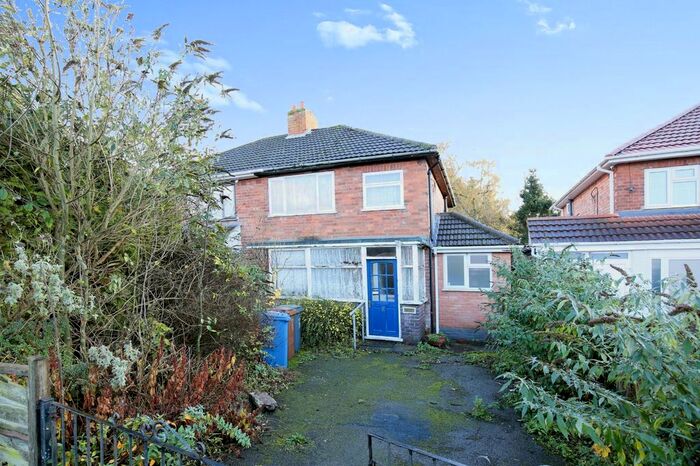 3 Bedroom Semi-Detached House For Sale In George Avenue, Mile Oak, Tamworth, B78