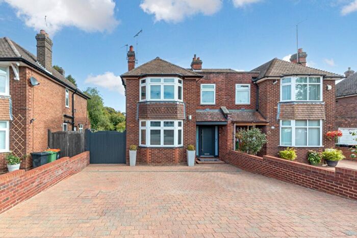 4 Bedroom Semi-Detached House For Sale In Bullpond Lane, Dunstable, LU6
