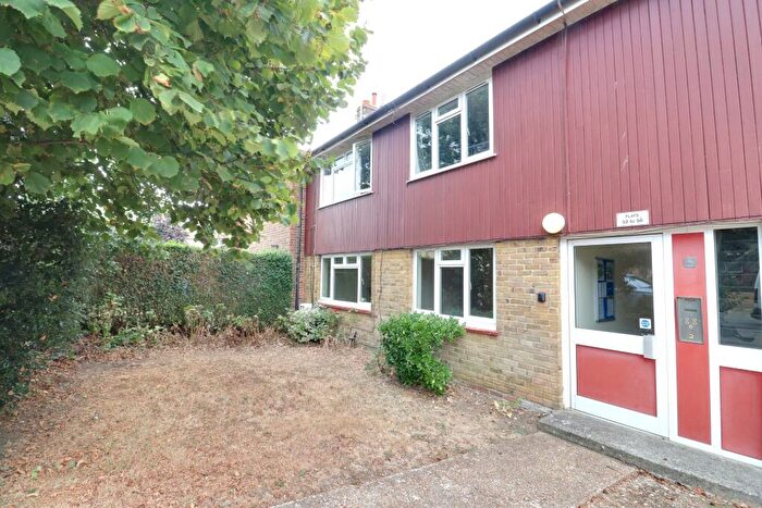 1 Bedroom Flat For Sale In Laburnum Road, Waterlooville, PO7