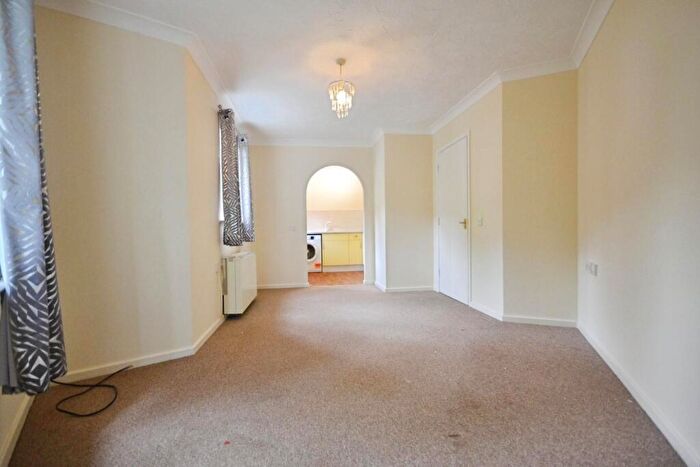 2 Bedroom Apartment To Rent In Swallows Croft, Reading, RG1