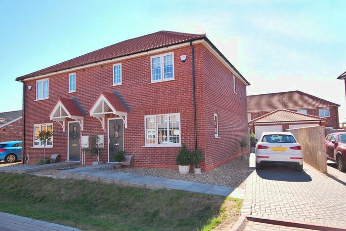 3 Bedroom Semi-Detached House To Rent In Kristiansand Close, New Waltham, Grimsby, DN36