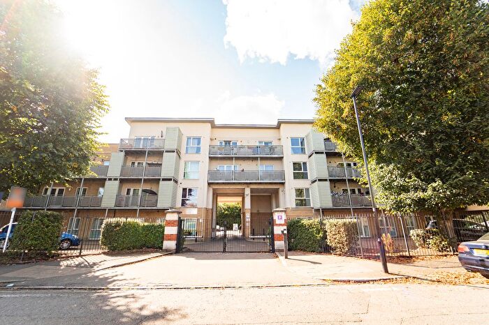 2 Bedroom Flat For Sale In Hibernia Road, Hounslow, TW3