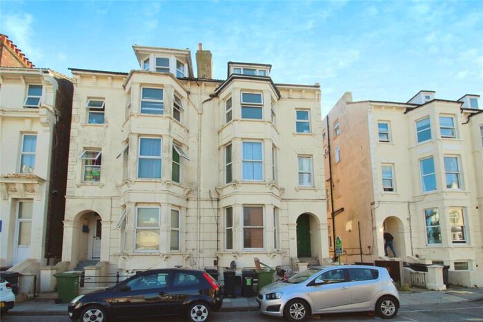 2 Bedroom Flat To Rent In Alhambra Road, Southsea, Hampshire, PO4