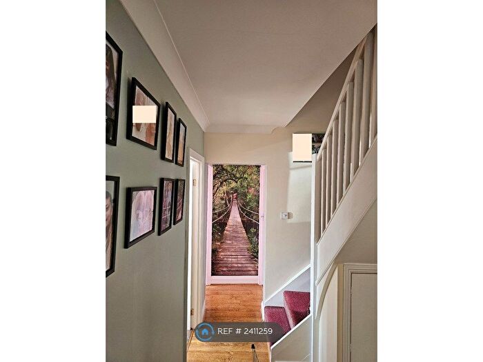 4 Bedroom Bungalow To Rent In Dunspring Lane, Ilford, IG5