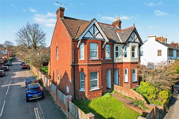 3 Bedroom Semi Detached House For Sale In Hale Road, Farnham, Surrey, GU9